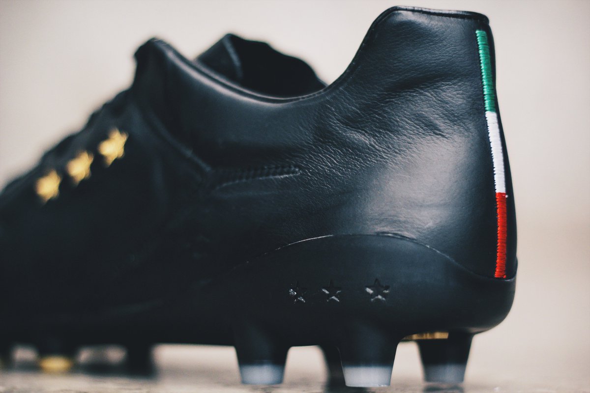 ⭐️⭐️⭐️
Made in Italy 🇮🇹 and weighing just 6.3 oz., Superleggera is the lightest k-leather cleat crafted by <a href="/pantofoladoro/">Pantofola d' Oro</a>. Available now 👉 bit.ly/PdO_Superlegge…
