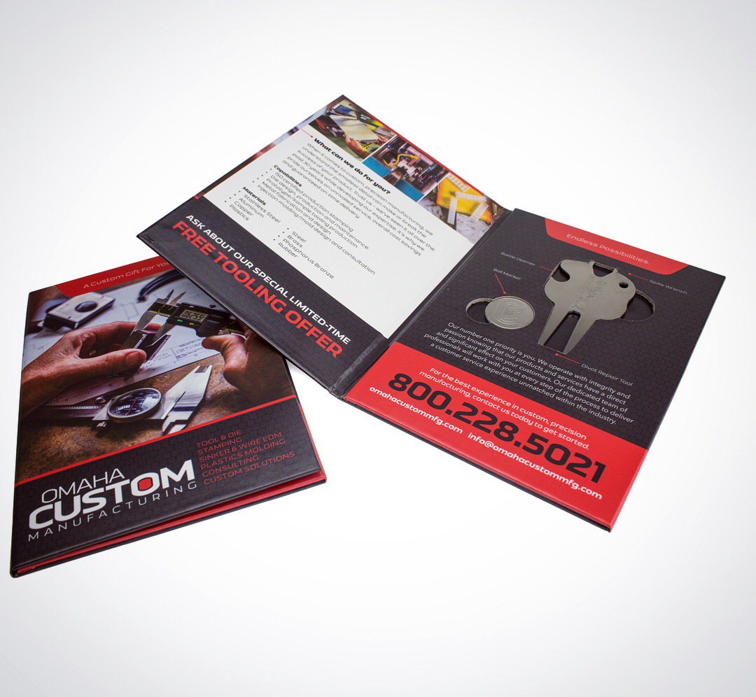 SunpackDotCom's tweet photo. Custom die-cut turned edge folders are great for gift cards, collectible coins, credit card USB drives and in this case a divot tool and ball marker. #turnededge #golf #promotionalproducts #packagingideas #branding #marketing #promotionaladvertising #creativegroup #adagency https://t.co/5X2awDEmMS