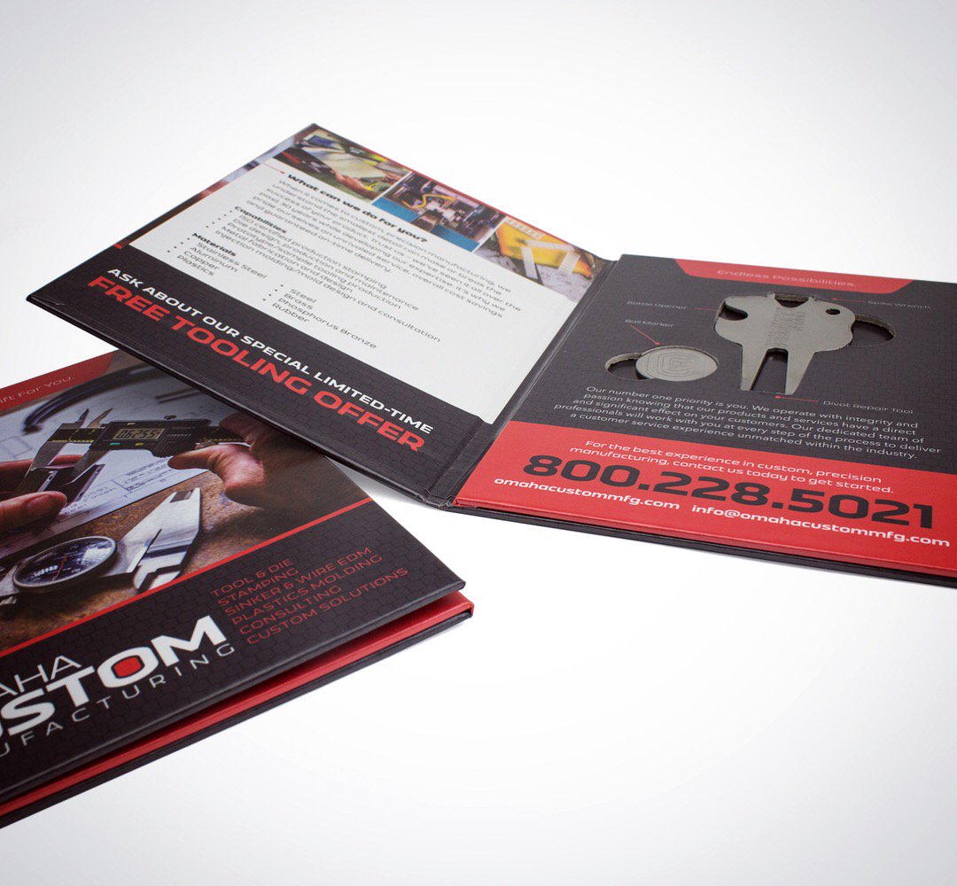 SunpackDotCom's tweet photo. Custom die-cut turned edge folders are great for gift cards, collectible coins, credit card USB drives and in this case a divot tool and ball marker. #turnededge #golf #promotionalproducts #packagingideas #branding #marketing #promotionaladvertising #creativegroup #adagency https://t.co/5X2awDEmMS