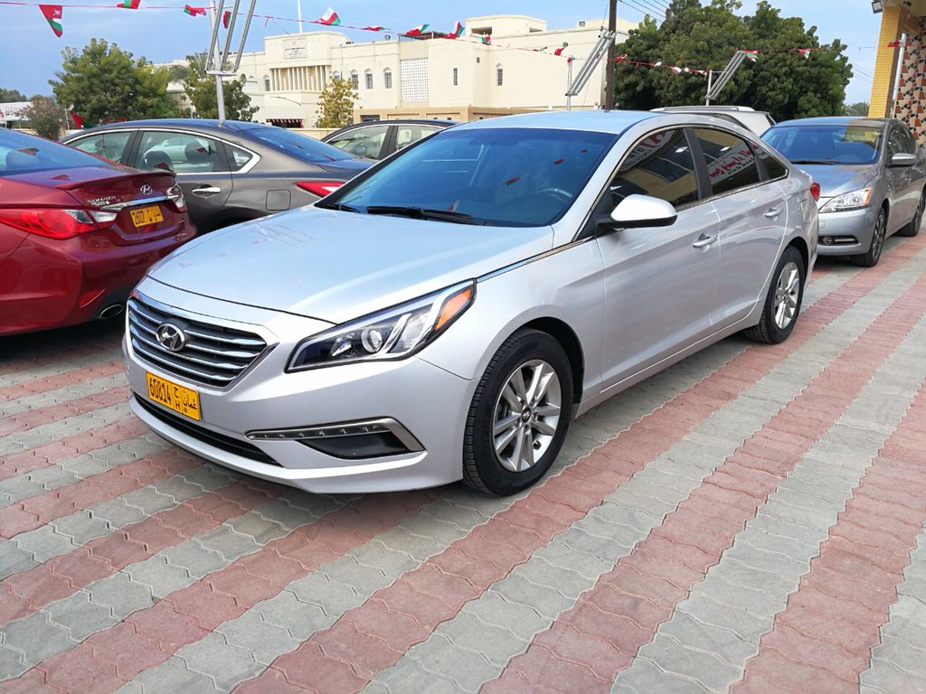 - *هايونداي سوناتا 2.4*
*طراز 2015*
*الفئة الثانية*
*اللون فضي*
*المسافة 35 الف ميل*
*السعر 3600 ريال*