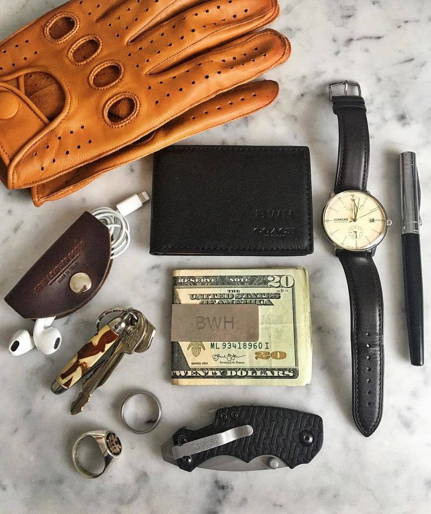 benhulet's tweet photo. My Every Day Carry, if you’re into that kind of thing. Mostly just excited about adding some nice driving gloves to the mix, because I love gloves and finally realized that I don’t have to “qualify” to have them by owning some fancy vintage car or cycle,… https://t.co/IroDwizaB2 https://t.co/EaLCWfaNi4