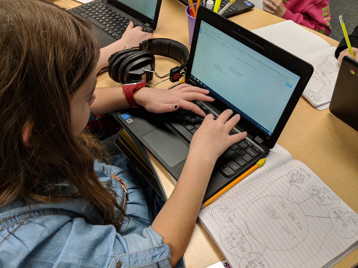 meganwarwick12's tweet photo. 2nd graders using Google Classroom for their writing work! #vanmeter https://t.co/Sb74HPJKzG