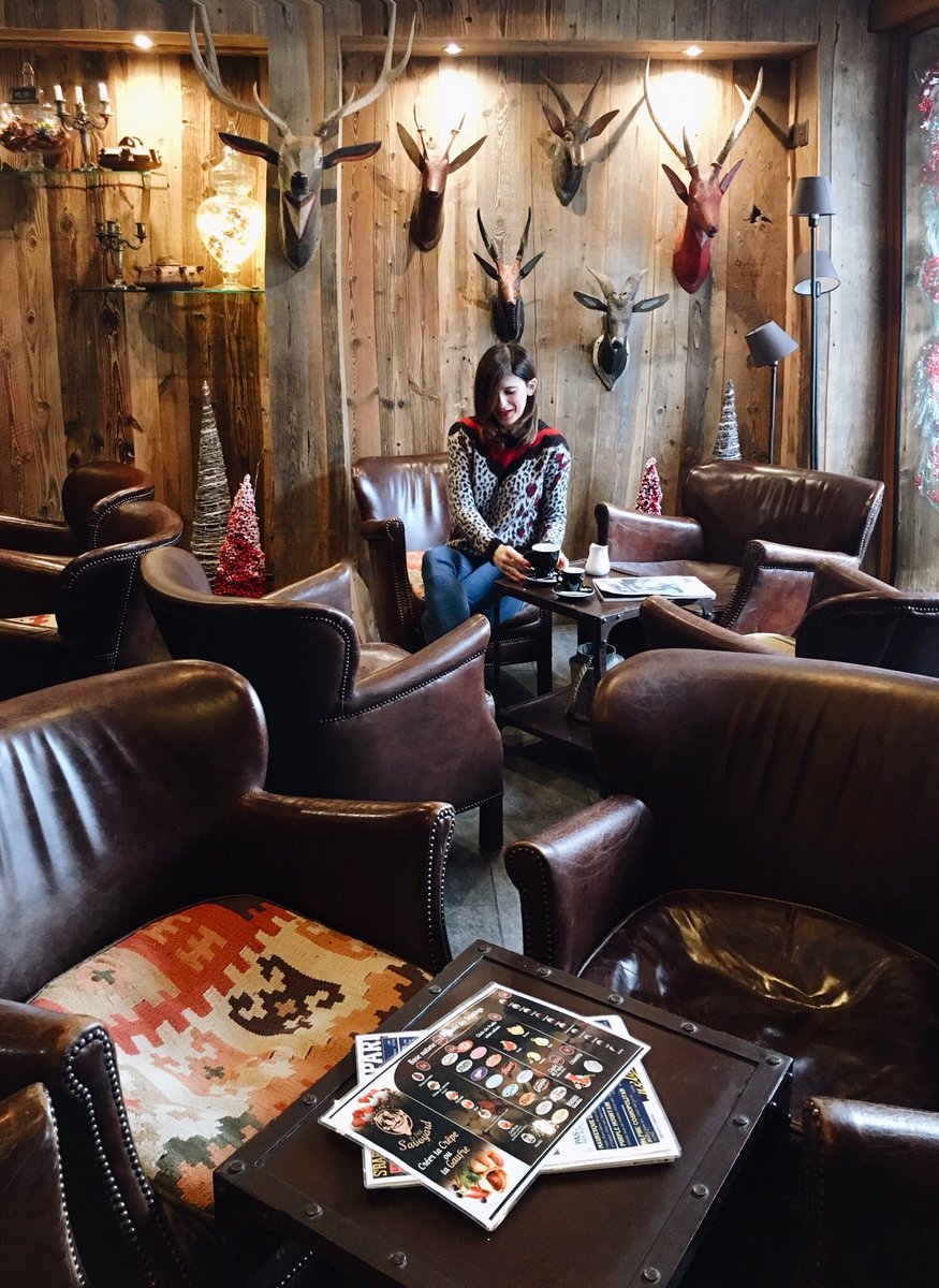 ValeriaMoschet's tweet photo. Une mademoiselle et un café 😊☕️
(...bersi un caffè lungo in uno chalet tutto di legno guardando fuori la neve ❤️)
#franceFR #skiingintospring #Valmorel https://t.co/Oq8lFV616i
