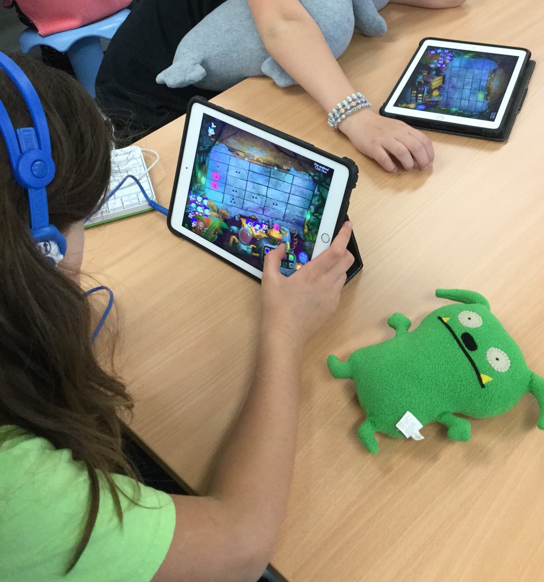 SarahTheMaker's tweet photo. Fourthies working through the Mudball Wall challenge in @ZoombinisGame @EdGE_at_TERC @sfds #compuationalthinking #problemdecomposition #algorithmdesign #edtech #uglydollsforsupport https://t.co/IvkJUXlqzm