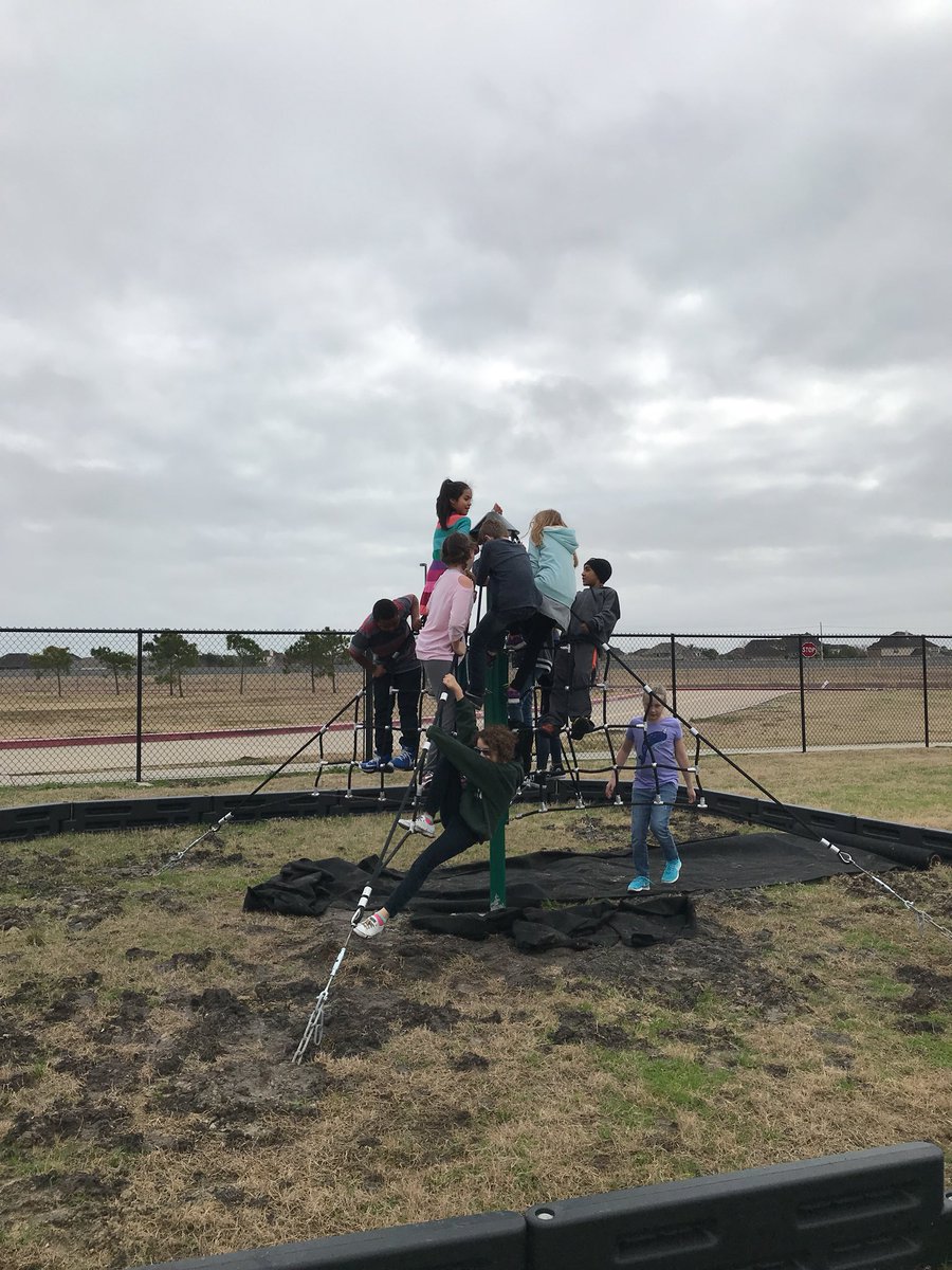 nhenderson4th's tweet photo. New playground equipment!! Such fun!! Thank you for passing the Bond!! #mosslearns #moss4 https://t.co/vsAMtHbYl1
