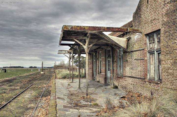 Estación abandonada, pueblo en Argentina.