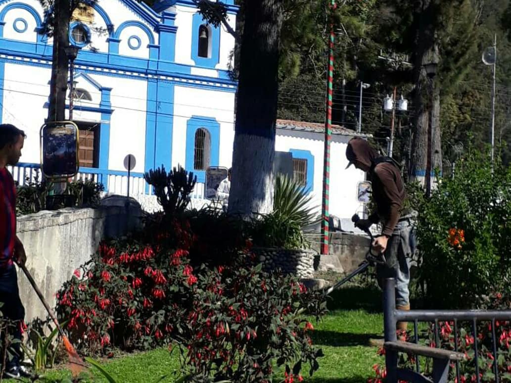 RamonGuevaraMRD's tweet photo. Con el Plan "Preciosa Merideña" continuamos recuperando nuestros espacios. En estos momentos, se está limpiando la Plaza Bolívar de Mucuruba para el disfrute de los Mucuruberos.
#GobernaciónDelEstadoMérida
#10Ene https://t.co/YTJX2qKu78