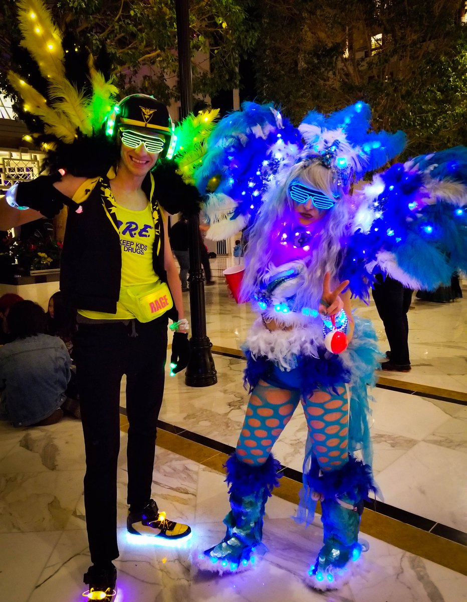 FallenMoonCos's tweet photo. Rave Articuno and Zapdos at Magfest! #Pokemon #Ravearticuno #ravezapdos #fallenmooncosplay #articuno #zapdos #magfest2018 https://t.co/MSHUV77gX0