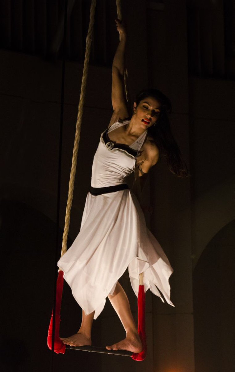 Lux, teatro, artes circenses y música. Hoy miércoles 10 de enero a las 8 de la noche en el Olimpo, entrada gratuita. #MéridaFest2018 #CapitaldelaCultura