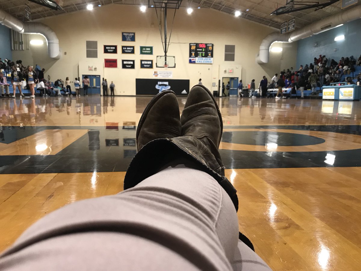 bootsthatshoot's tweet photo. Shooting #EasternWayne at #CBAycock #basketball tonight. Hereβs hoping for some good games! https://t.co/e3V3iqDp7E