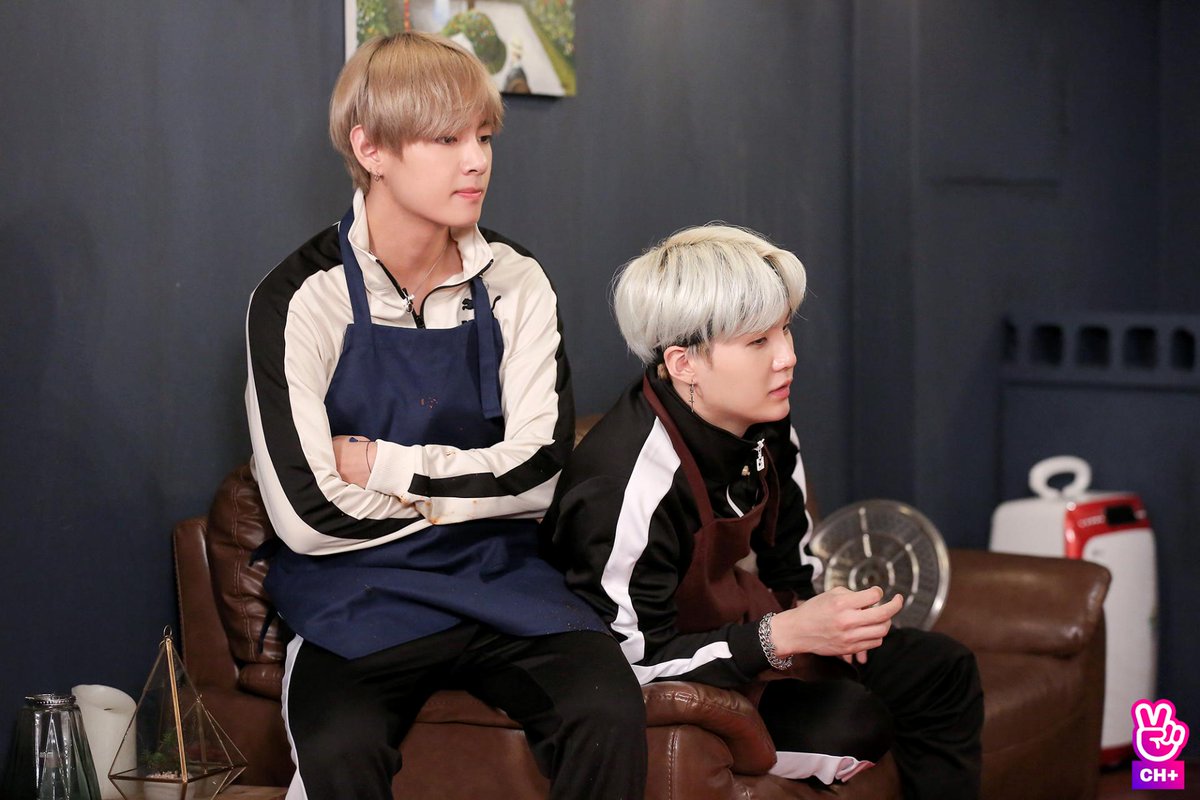 Шуга отношения. Тэхён Run BTS. BTS suga v. Юнги РАН БТС. Taegi BTS.