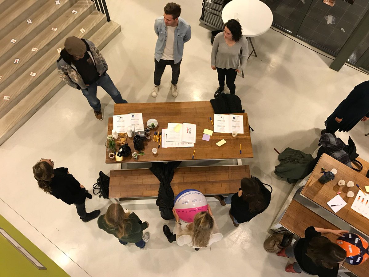 leanne_aurik's tweet photo. Vandaag startende leerkrachten van stichting ASKO mogen inspireren met de workshop bewegend leren in combinatie met intervisie https://t.co/JWl2yga56L