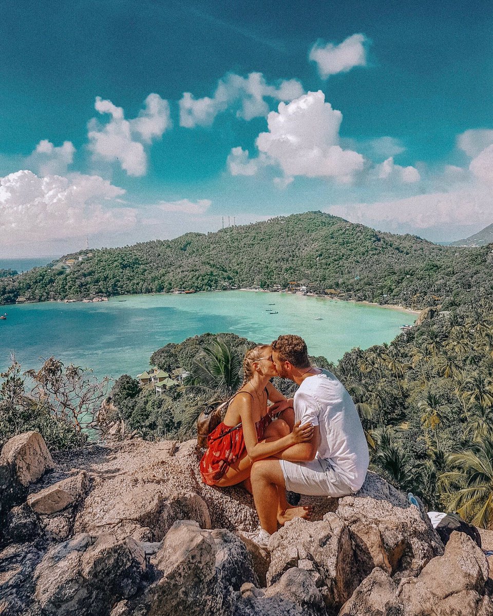 Kisses for the Mister when he overcomes his fear of heights and makes it to the top with me... ⛰
#KohTao #Thailand