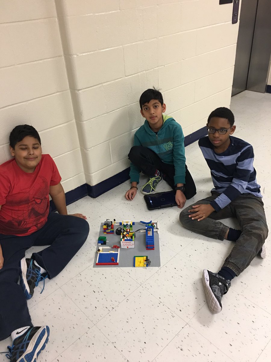 JELCSomerset's tweet photo. Working on our LEGO amusement park ride!  @SomersetPS https://t.co/iqKZSUUBDY