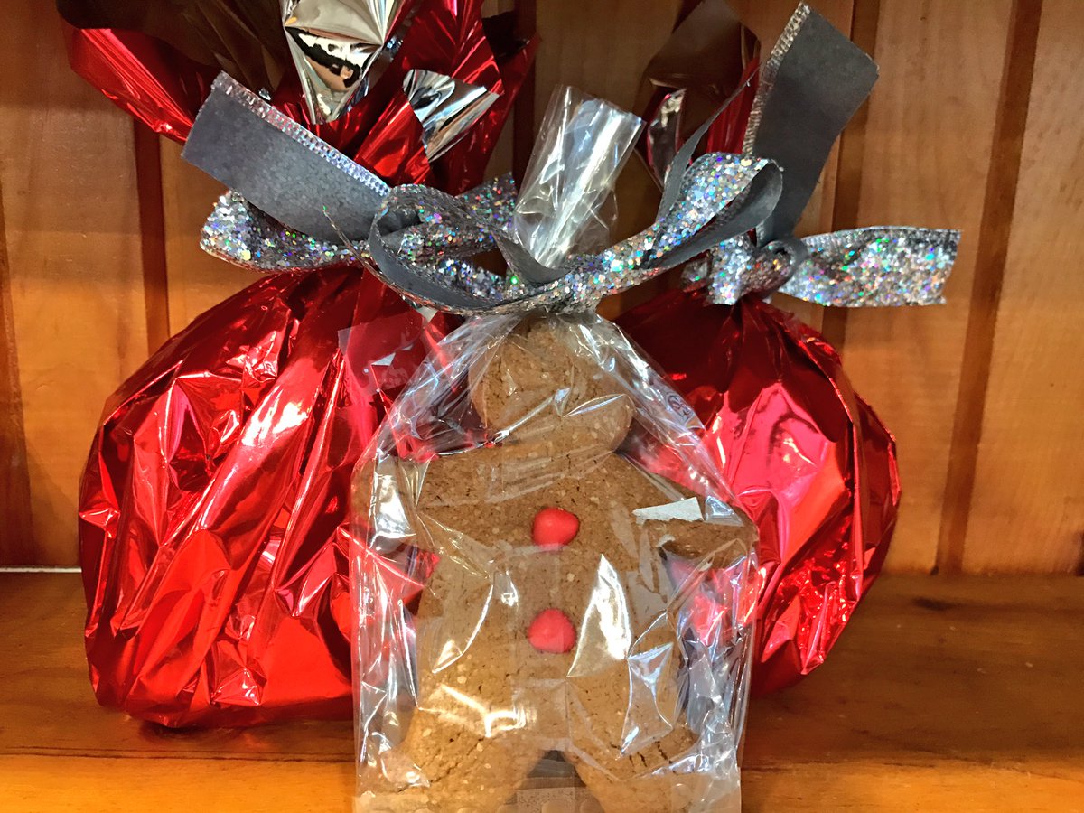 TrilliumBakery's tweet photo. Christmas doesn't have to be over if you don't want it to! Grab our snack packs to go with you 🎄#TrilliumBakery https://t.co/D8WYOZJ4IT