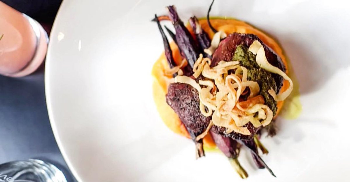 hendricksyvr's tweet image. Thursday-Saturday is our special time of the week! Drop in for a cocktail and a delicious meal and enjoy a special treat- Live Performances! #treatyourself