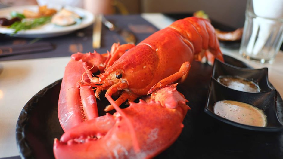 Suisse: les homards vivants ne pourront plus être plongés dans l'eau bouillante tvanouvelles.ca/2018/01/10/les…