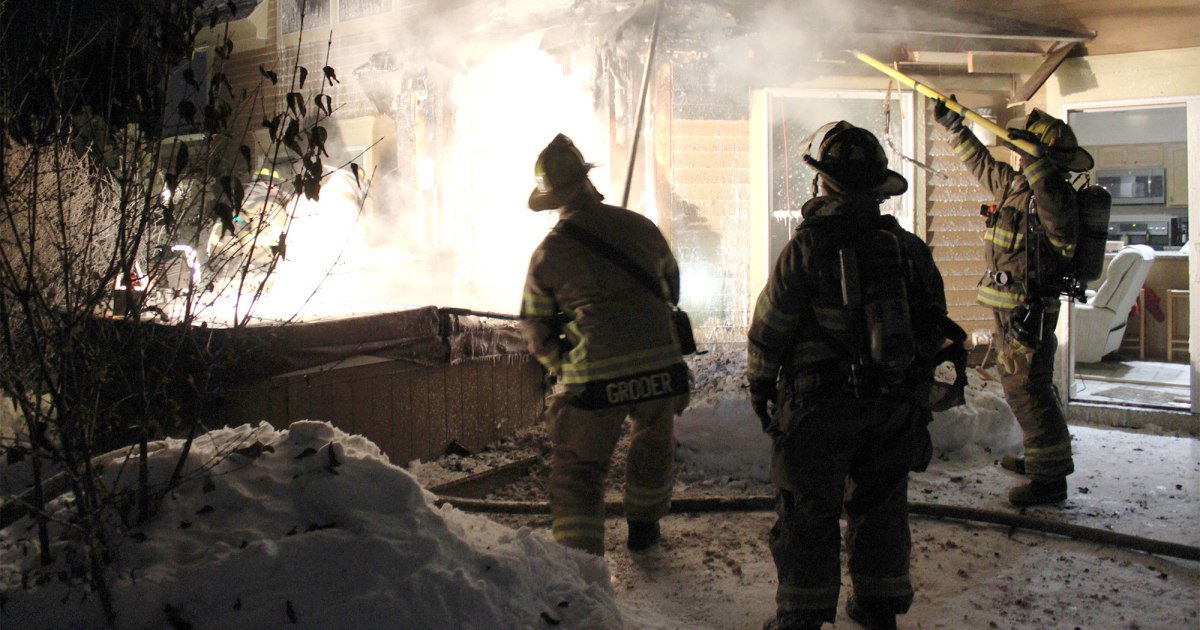 MLMInsurance's tweet image. Hero Dog Saves Family from Destructive House Fire: bit.ly/2CqTD0T 😮