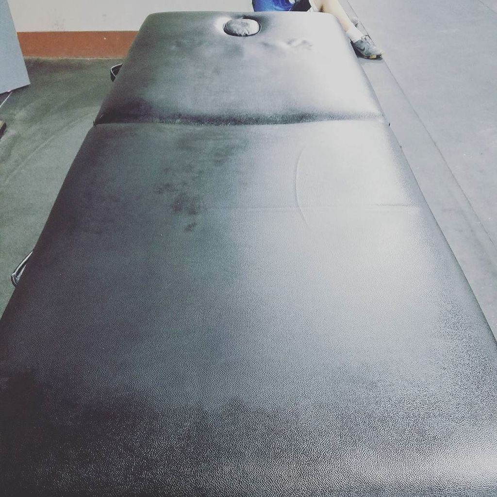 therealagbell's tweet photo. A sore back from too much vacation laziness calls for a return to the needling table https://t.co/K9ggMx2TxC https://t.co/lmi5jtH5IN