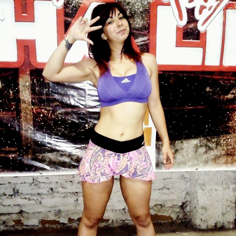 Porque aunque sea verano yo no puedo descanzar 🏋🏽‍♀. En estas vacaciones <a href="/maxluchalibre/">Max Lucha Libre Chile</a> va con todo y sin descanzo 😴. La #guerreradelaluna esta lista para lo que venga 🌙✨
Pd: Gracias a @lovefitnessiqq por la faldita. Si buscas comodidad para entrenar, ese es el lugar 😍