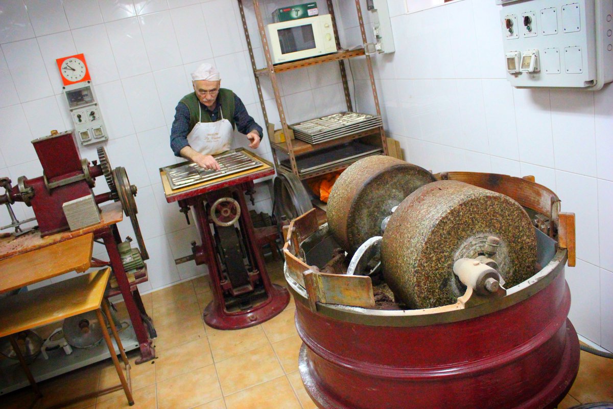 Descubre en <a href="/MolinaDeAragon/">Molina de Aragón</a> el chocolate más ancestral y artesano de #CLM. El sábado en <a href="/CMM_es/">Castilla-La Mancha Media</a> te enseñamos cómo se elaboran los chocolates #LaCadena