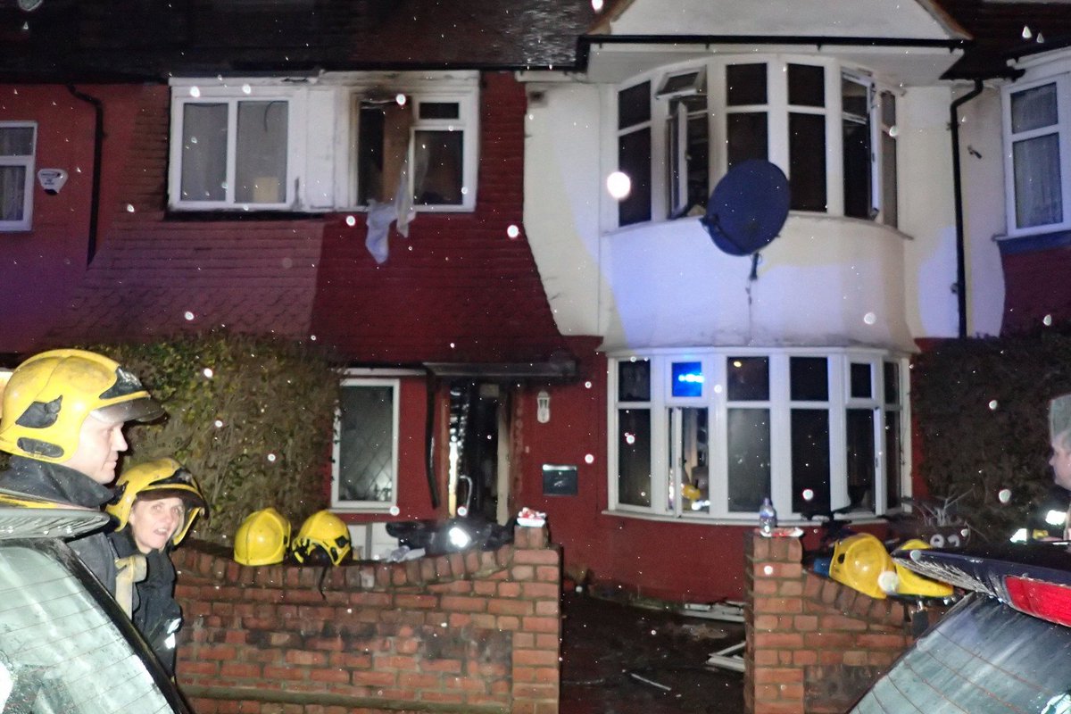 Parikiaki's tweet image. Remarkable escape from house fire for #StamfordHill family parikiaki.com/2018/01/remark… #Stamfordfire