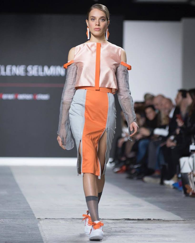 FashionGradIT's tweet photo. Fashion Show @ferrarifashionschool Fashion Graduate Italia 2017 🇮🇹 Fashion Designer Selene Selmen 👏 #fashiongraduateitalia #staticshow #fgi2017 #fashion #talents #fashionevents #fashionschool #fashionshow #alwaysupportalents #fashiondesigner #talents… https://t.co/NGPNDS0Qb8 https://t.co/DvdGhEA16Z