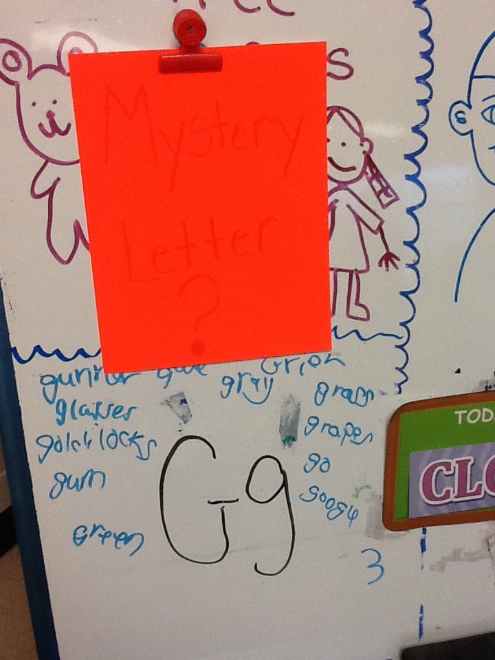 unityheadstart's tweet image. Everyday we do a mystery letter ! We give out clues about the letter , then whoever job it is lifts up the paper to reveal. The class thinks of words. #scpsi