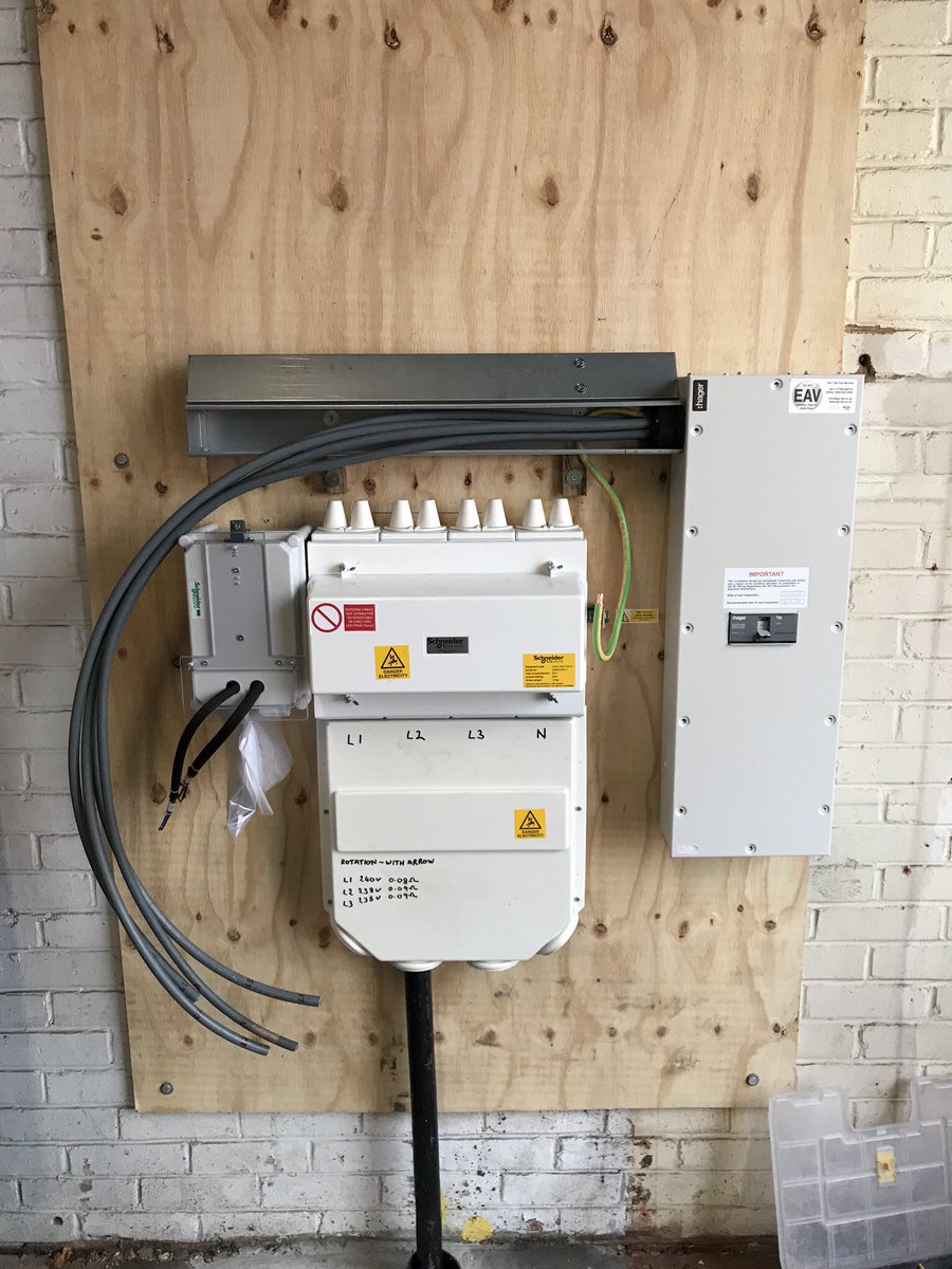 EAVLimited's tweet photo. One of our bigger commercial installations today. A new supply for a local growing business. This new 3-phase 315A supply should do the trick! Just need UK Power Networks to finish there part!

#3phase #Commercial #Electrical @officialNICEIC @hageruk #Folkestone https://t.co/zsQLkAotQG
