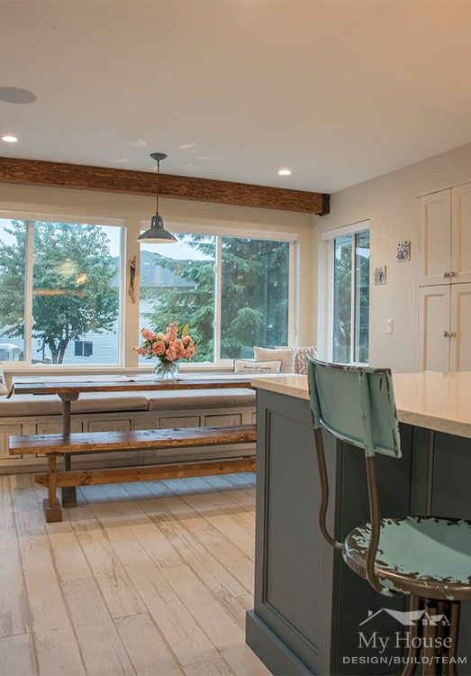 MyHouseDB's tweet image. The perfect breakfast nook. Window bench seating with storage + a rustic picnic bench.
#breakfastnook #windowseat #windowbench #picnictable #picnicbench #surrey #surreybc #MHDBT