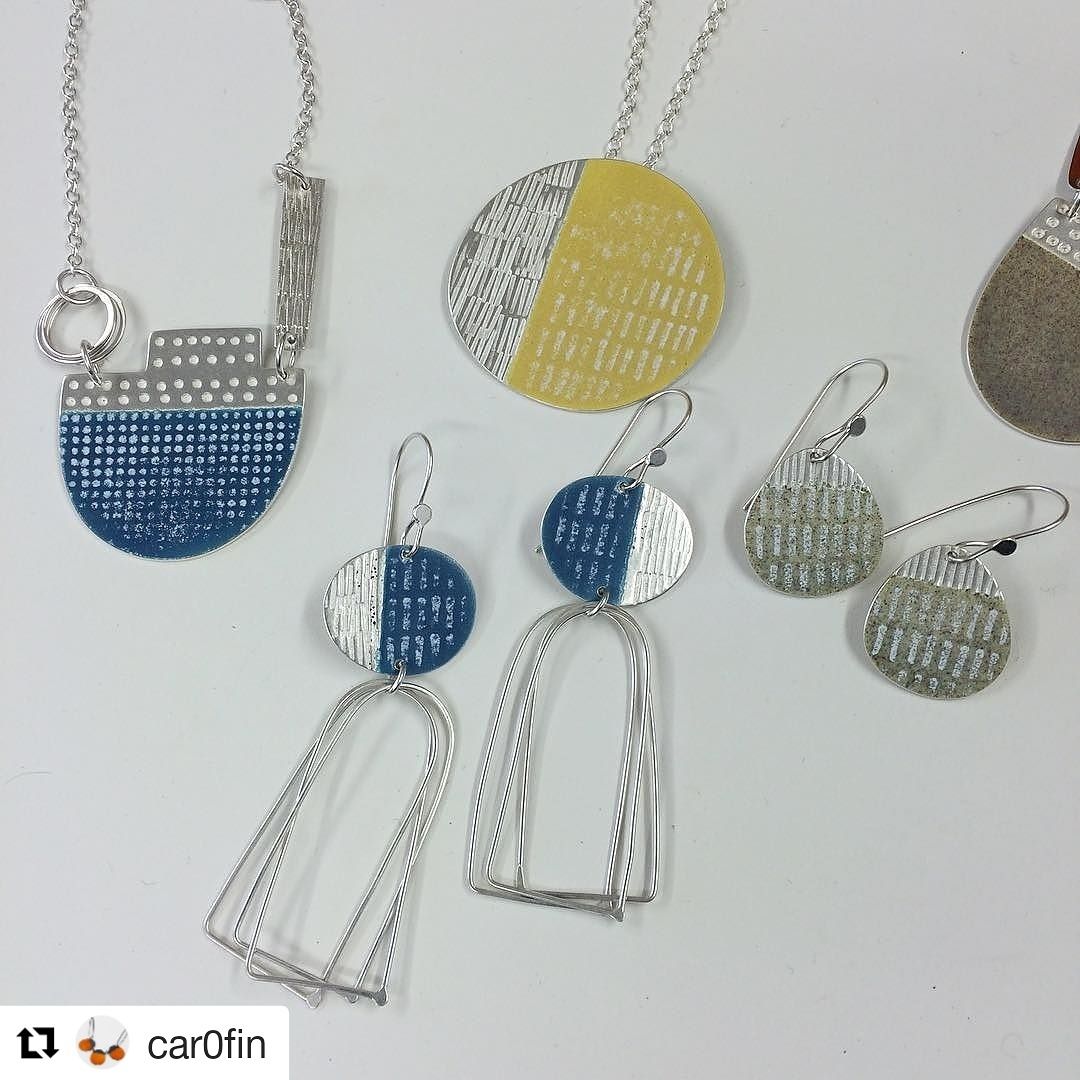 ArtichokeGlry's tweet photo. #Repost @car0fin (from Instagram)
・・・
Some satin silver and enamel pieces heading off to @ArtichokeGlry for their forthcoming exhibition :) #satinsilver #mattenamel #weathered #madebyhand #independantmaker #vitriousenamel #inspiredbythehebrides #colour #scotland #jewellery https://t.co/w7O0oLvGXr