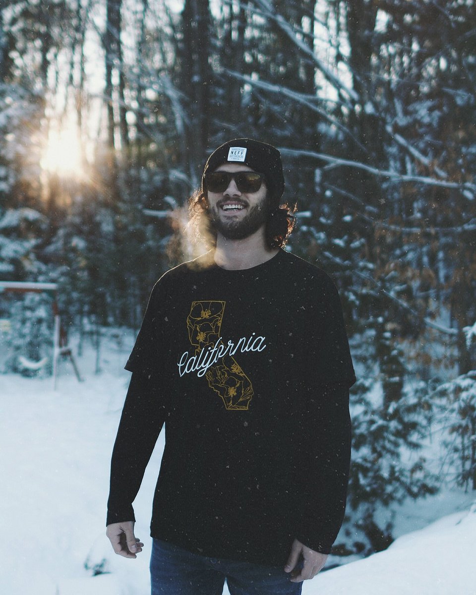neverelsewhere's tweet photo. One of the great things about California, is that you can visit the beach and the snow all in one day. Today, we're loving the snow ❄️ 🌨️. #neverelsewhere 

Featured: Men's Poppy State tee. Shop now: https://t.co/DFX4cwSOad. https://t.co/myI1F9Xap1