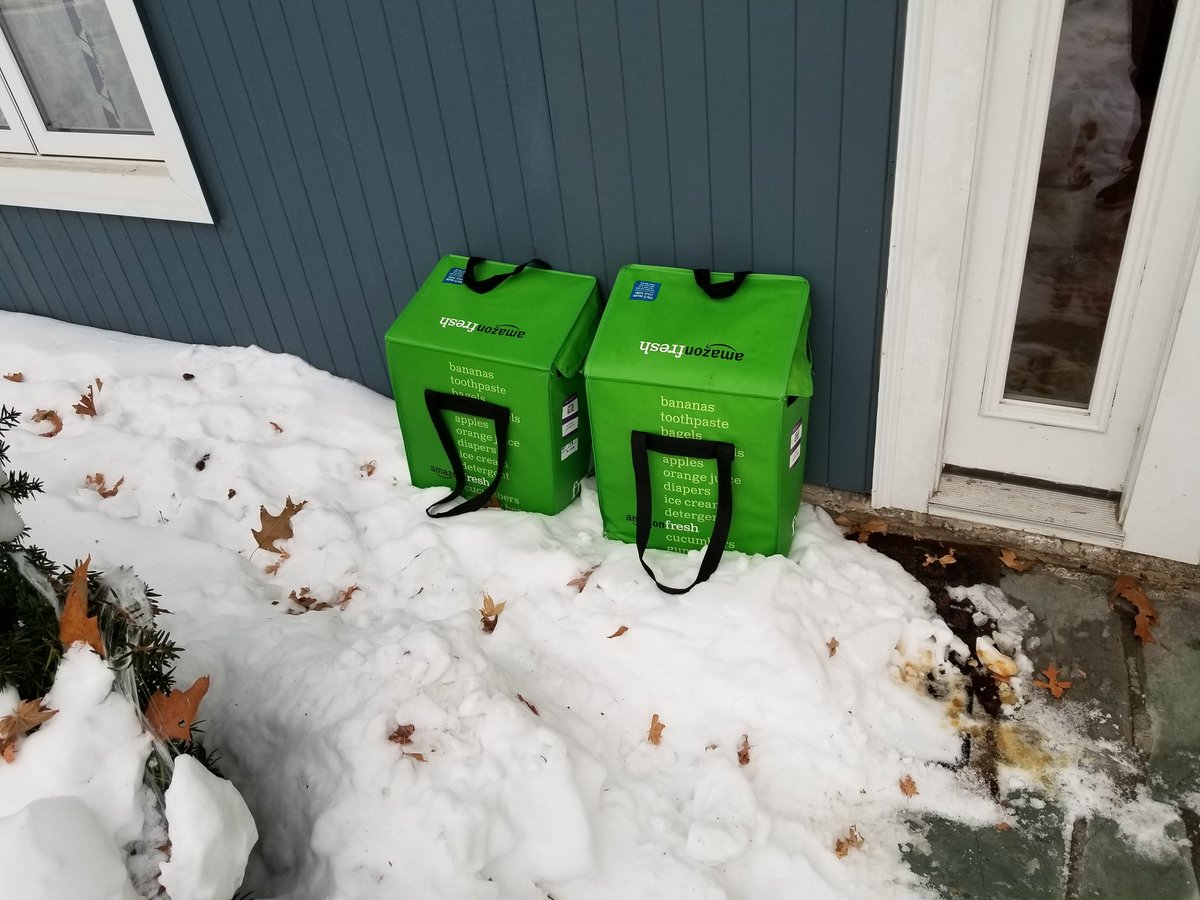 BriWLeonard's tweet photo. Over a week since I requested tote pickup and fresh delivery ignored them yesterday.  Really @amazon @AmazonHelp ???!!! https://t.co/s4MU0lKbf3