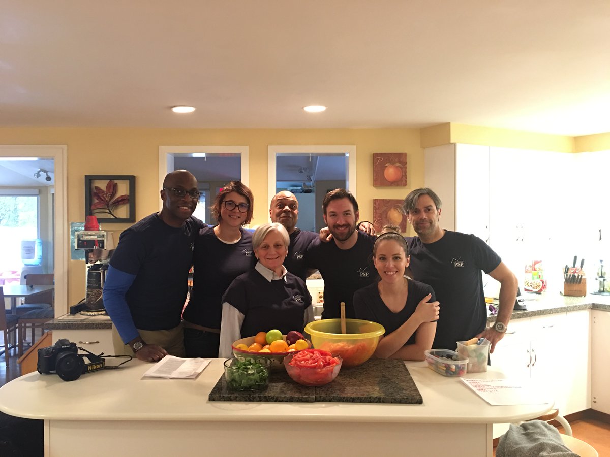 InvestPSP's tweet photo. Chez @InvestPSP, nous avons à coeur les communautés où nous sommes présents. Cet après-midi, quelques-uns de nos collègues ont fait du bénévolat à @RMH_Ottawa dans le cadre du programme #PSPsengage. https://t.co/sRzF2pKXH8