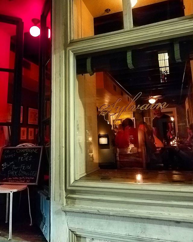 Lights down low, ready to roll! 
#dinnertime #cocktailtime #winetime #wewantitall #andwewantitnow #eatnola #followyournola #leblancandsmith