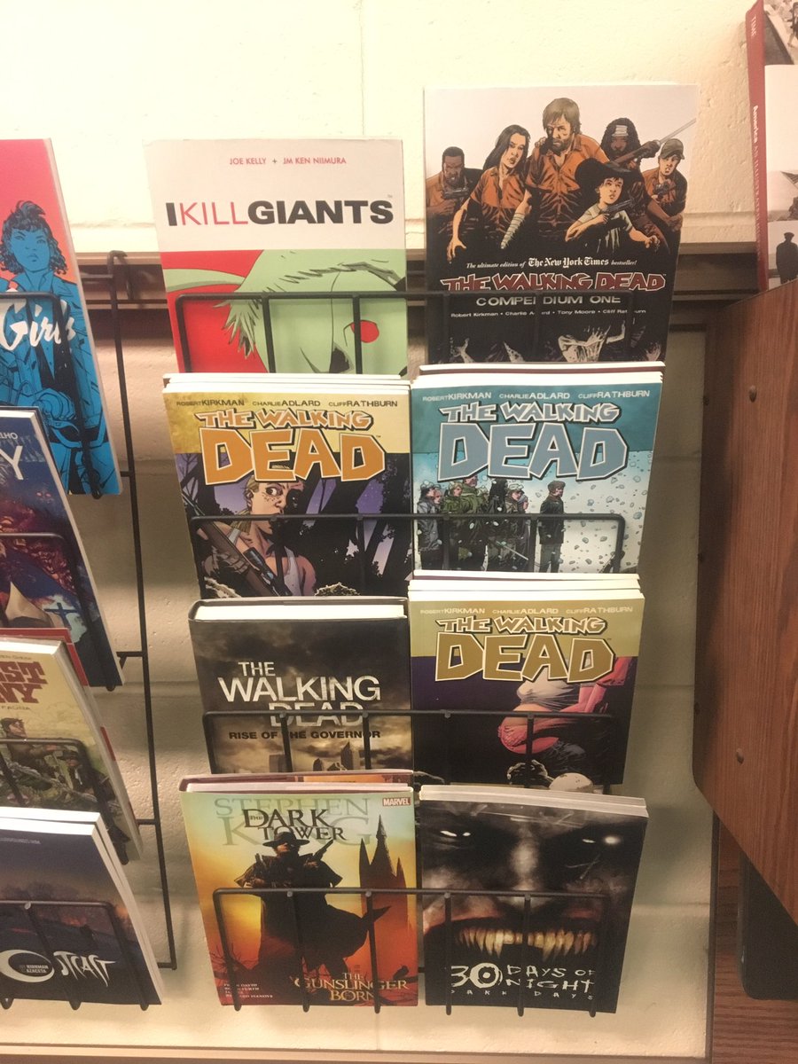 TCHSComicClub's tweet photo. In-class collection on display for students at club meeting! Collection info at our webpage https://t.co/s4OuKB0UlI #tchscbmc #1stmeeting @GregCapullo @Ssnyder1835 @Skybound @Marvel @DCComics @JimLee @tonymoore @RobertKirkman @GWillowWilson @duss005 @BRIANMBENDIS @cliffchiang https://t.co/bRZadDTAuf