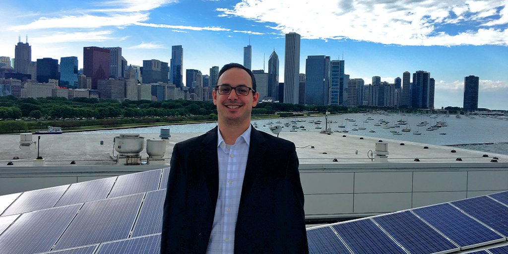 ComEd's tweet image. It just got easier for public schools, municipalities and other public-sector customers to save energy and money. 💰 Learn how to start by registering for our live webinar, Tuesday, January 16th: bit.ly/2lRYQYp