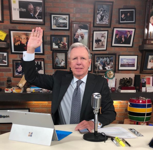 armanditodesmad's tweet photo. @lopezdoriga - EPN: ¿Quien es el periodista más chayotero?
- https://t.co/B9wtHGrSP9