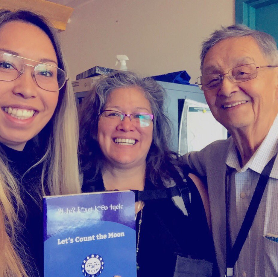 MIBLanguage's tweet photo. @Sesmelot brought us gifts yesterday!!! We'll be counting moons with her new board book!!! ʔi ɬeʔ k̓ʷxet kʷθə ɬqelc 🌚💙📘 https://t.co/PDBVoCykeZ