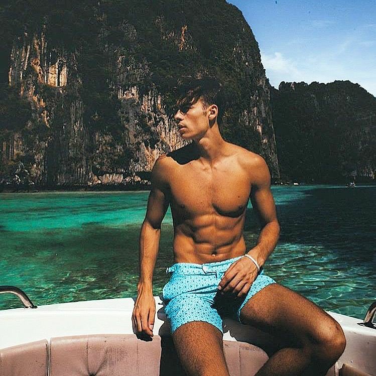 Markfics's tweet image. Lost in your eyes.