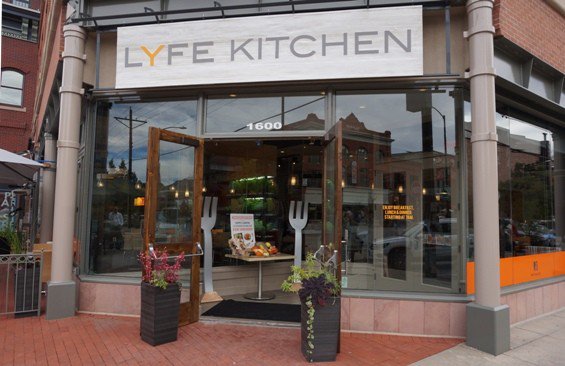#Healthy lifestyle  #restaurant  @LYFEKitchen uses their  #Ovention convection  #oven to cook "Art's unfried  #chicken" in under 5 minutes! Now that is efficient AND delicious. bit.ly/2CUqfDH