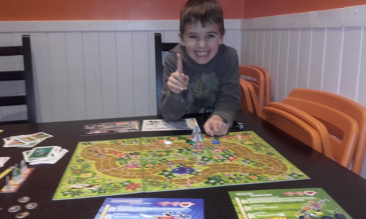IvanIserte's tweet photo. Se confirman #RushAndBash de @PlaySDGames y #PitchCarMini como los Reyes de casa. Muy recomendables para partidas rápidas en familia. https://t.co/UvoPmMlla2