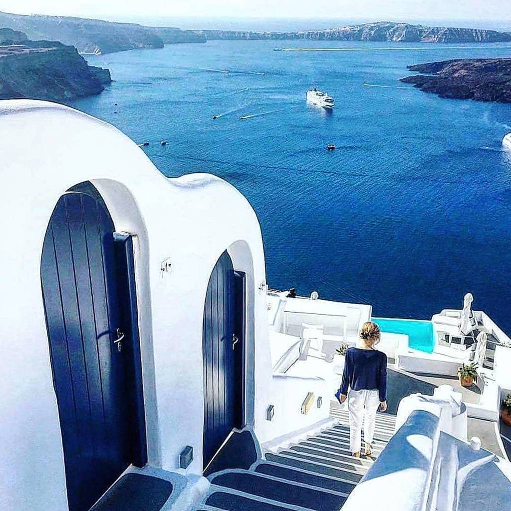 SantoSecrets's tweet photo. Let's follow the young lady...surely she has lots of beautiful places in #santorini to show us 😉
#santorinisecrets #lovesantorini #visitsantorini #stairsandsteps #destinationsantorini #instasantorini #bluesea #aegeanblue #cyclades #downstairs #seahor… https://t.co/gjXOWiwuCb https://t.co/wMM1rP41Ux