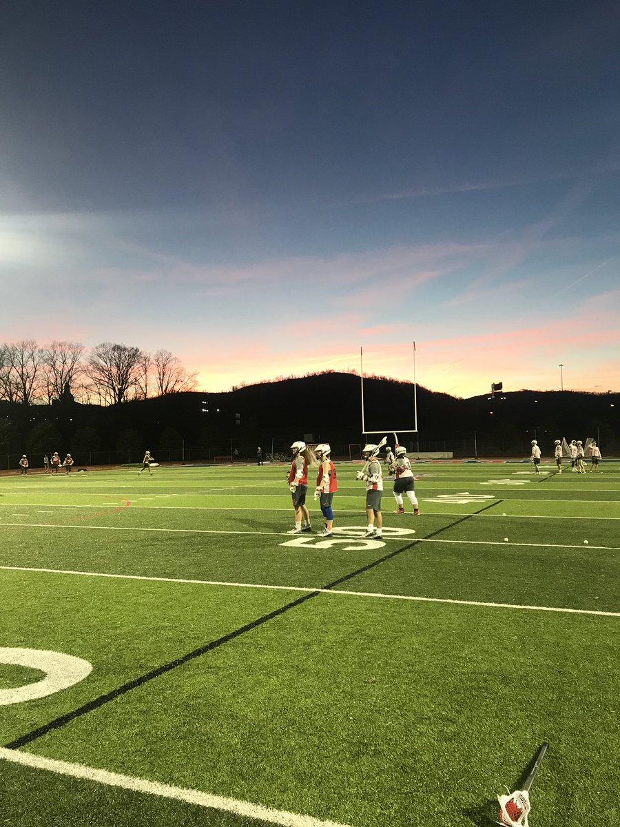 UCMensLAX's tweet photo. Look at that sunset! Beautiful night here on the turf! #team3 #gopats @NAIALax @UCumberlands https://t.co/xbsuFBBCKR