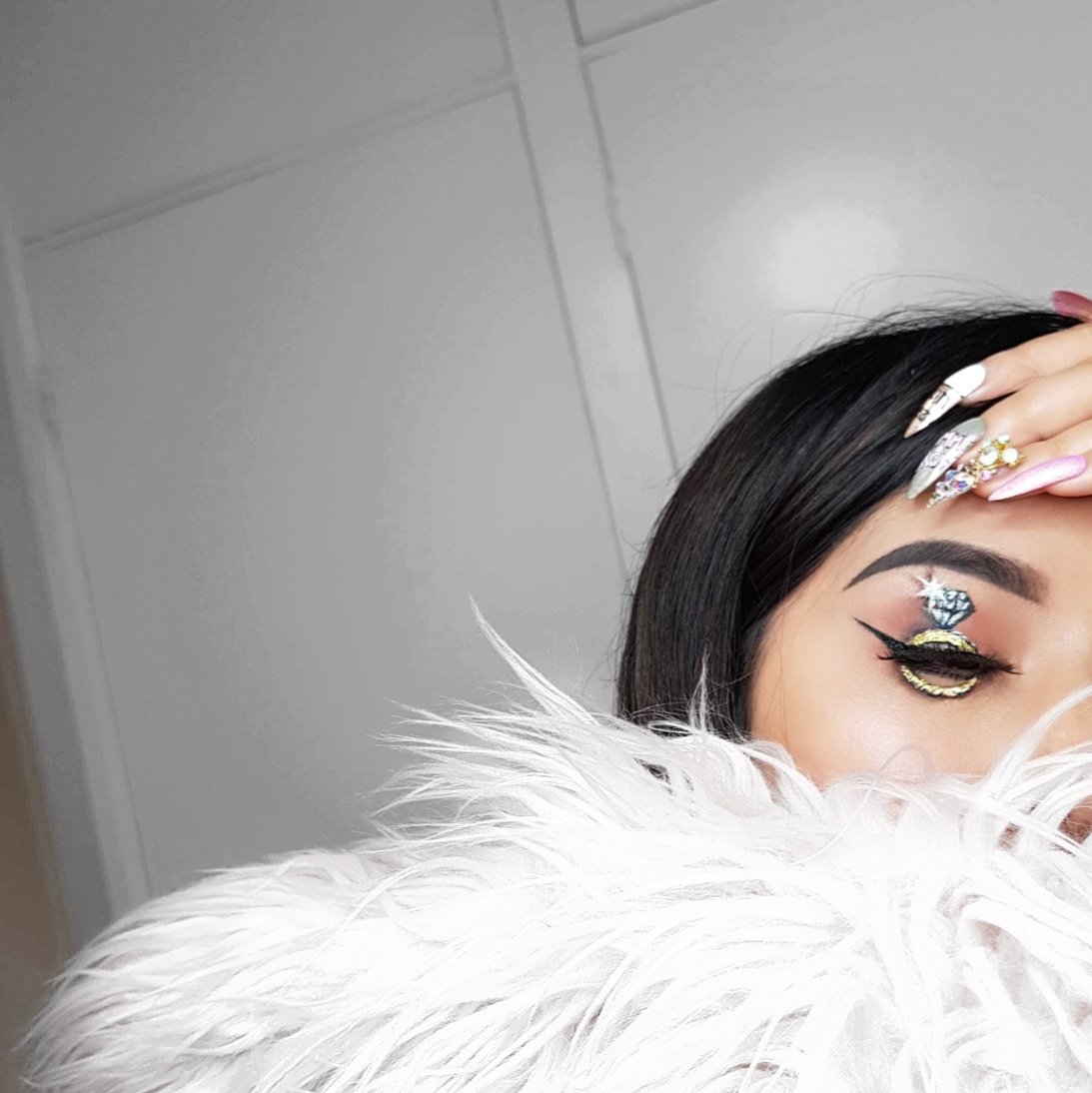 Trying to be subtle to my man like... 😄