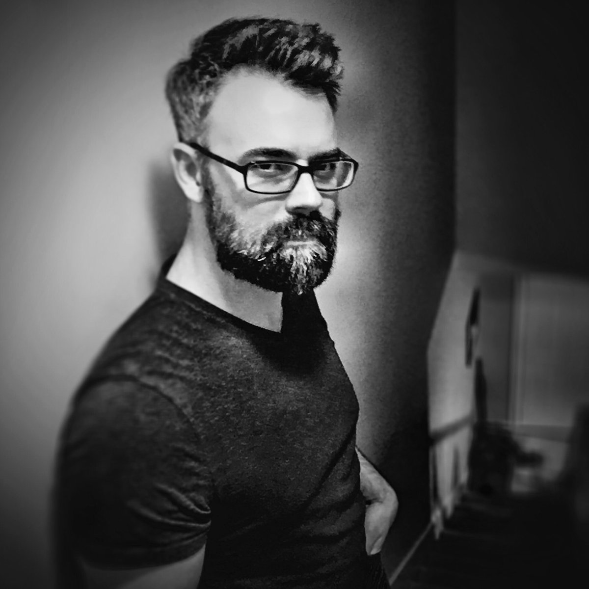 ChrisMurphyHub's tweet photo. I know it sounds strange, but I think my beard is talking to me. I think it told me to dig a hole, but I don’t know know what for. Any thoughts? #WinterChris #beard #bearded #beardlife #beardgang #beardedmen #beardedguy #beardsoftwitter #beards https://t.co/X8mYFLWT0U