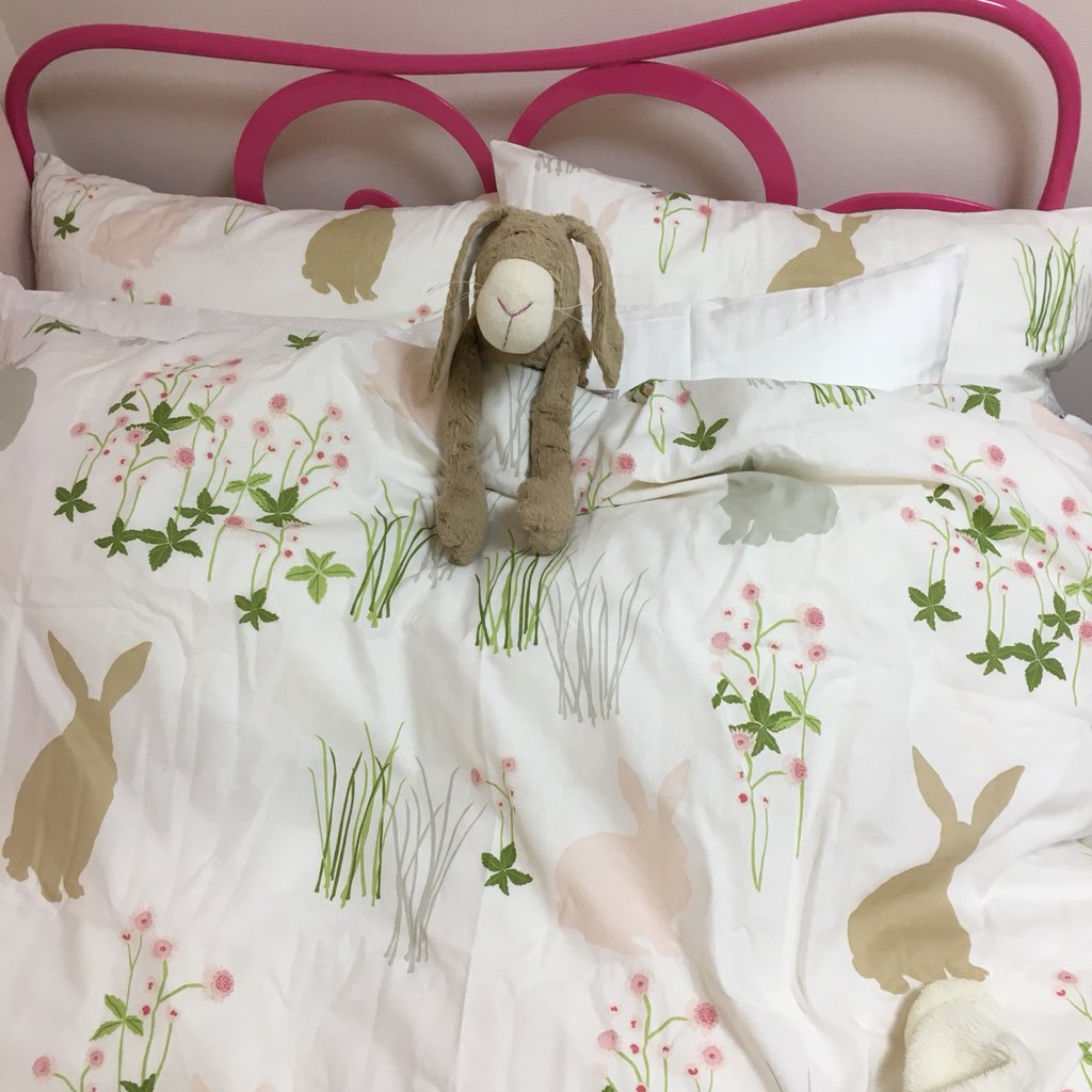 コハヒス うさ 飼いさんたちの間で騒がれているニトリで うさグッズを購入してきた なんと カーテンも寝具のカバーもあったのですごい形相でまとめて買った ཀ ベッドがうさぎまみれで可愛くなりました うれちぃ ちなみに ベッド