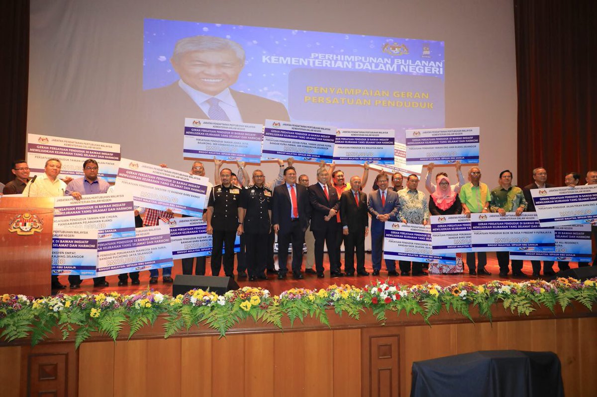 Pagi ini bersama warga <a href="/KDNPUTRAJAYA/">KDN🇲🇾</a> &amp; agensi2 di Perhimpunan Bulanan KDN. <a href="/imigresenmy/">Imigresen Malaysia</a> <a href="/PDRMsia/">Polis Diraja M'sia</a> <a href="/relamalaysia/">RELA Malaysia</a> @jpnm_official <a href="/penjaramalaysia/">Penjara Malaysia</a> <a href="/ROSMalaysia/">ROS Malaysia</a>