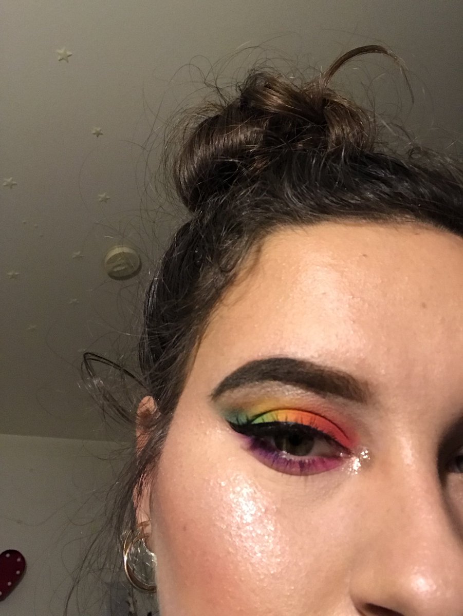 brianatiedeman's tweet photo. Raninbow 🌈🌈 #theivan #eyeshadow https://t.co/NBxBG1QU0j