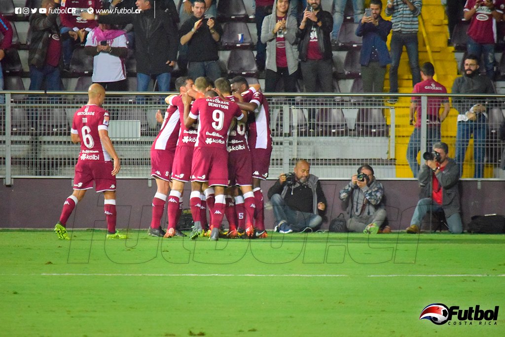 FutbolCR's tweet photo. #Clausura2018 #SAPvADS 1⃣0️⃣
Una joya de Michael Barrantes marcó la diferencia a favor de @SaprissaOficial sobre @ADSantos61
#FutbolCR https://t.co/8g9lgoBG1L